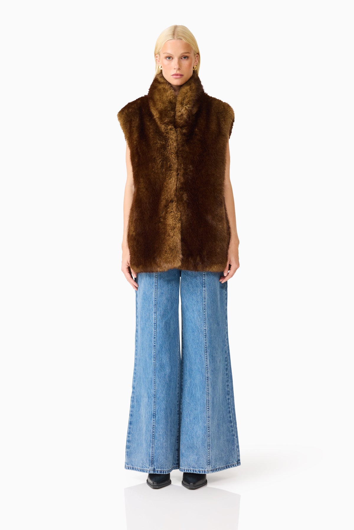 CURAAE Winona Vest in Brown