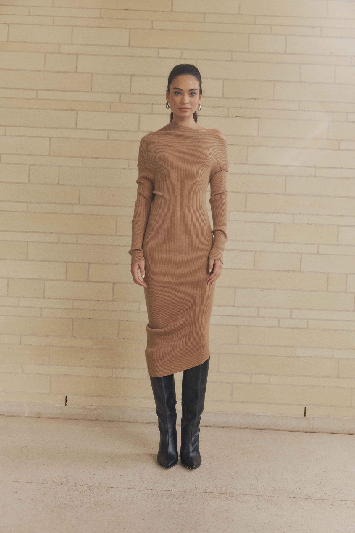 CURAAE Edin Knit Midi Dress In Brown